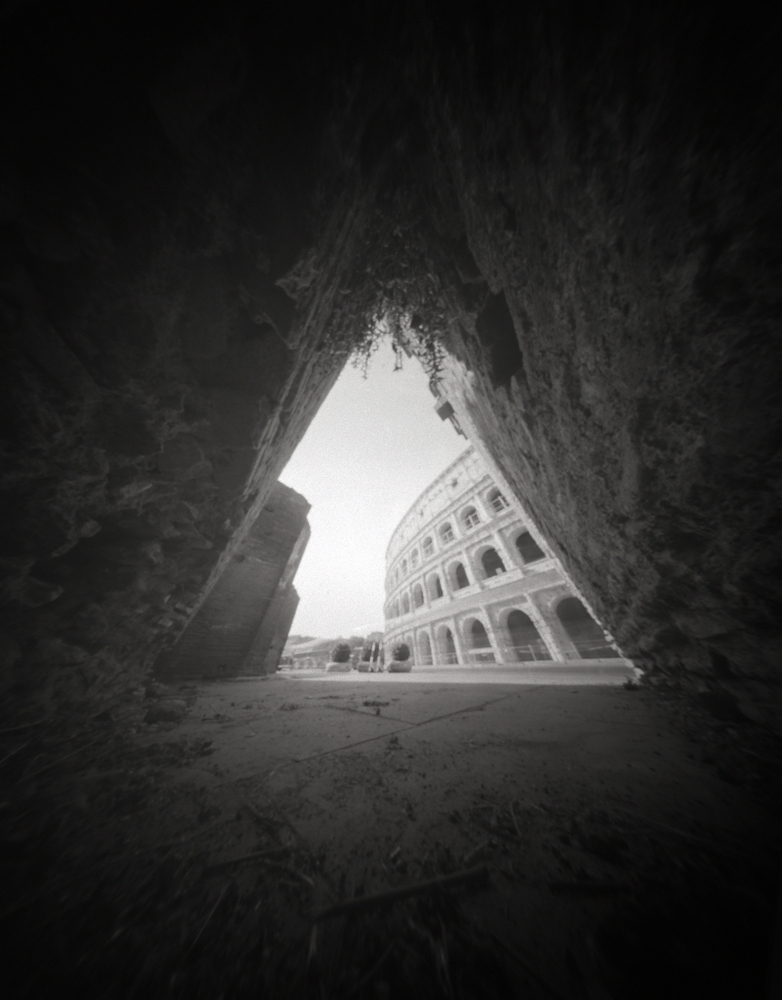 The World is Triangular - Colosseo, Roma, Italia, 2020